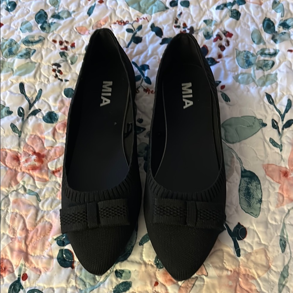 MIA Women's Black Flats